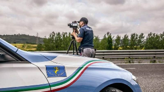 Alessandria - Neopatentata multata a 145 km/h fa ricorso, patente riconsegnata temporaneamente