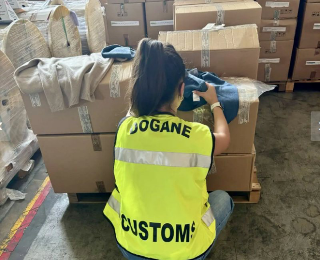 Alessandria: Falso "Made in Italy": sequestrati 4.000 maglioni per un valore oltre 50.000 euro