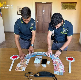 Novi Ligure - Cocaina in auto e in casa: un arresto e una denuncia grazie al fiuto del cane antidroga