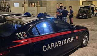 Castelnuovo Scrivia - Tensione: uomo sul tetto minaccia il suicidio, salvato da Carabiniere negoziatore