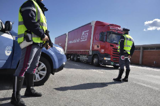 Castellazzo Bormida - Grave incidente sulla SP 185, auto si ribalta e un ferito grave