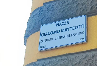 Alessandria onora Giacomo Matteotti: aggiornata la targa commemorativa per riconoscere il suo sacrificio contro il fascismo