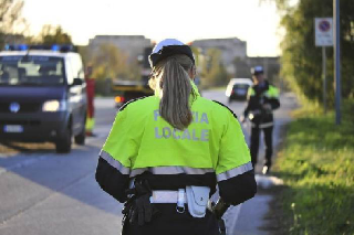 Ovada - Furgone contro dehors: nessun ferito in piazza Assunta
