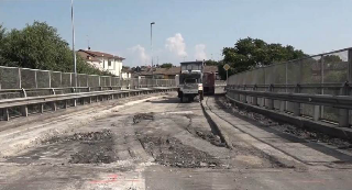 Tortona - Disagi al traffico: partiti i lavori di messa in sicurezza sul cavalcavia per Genova
